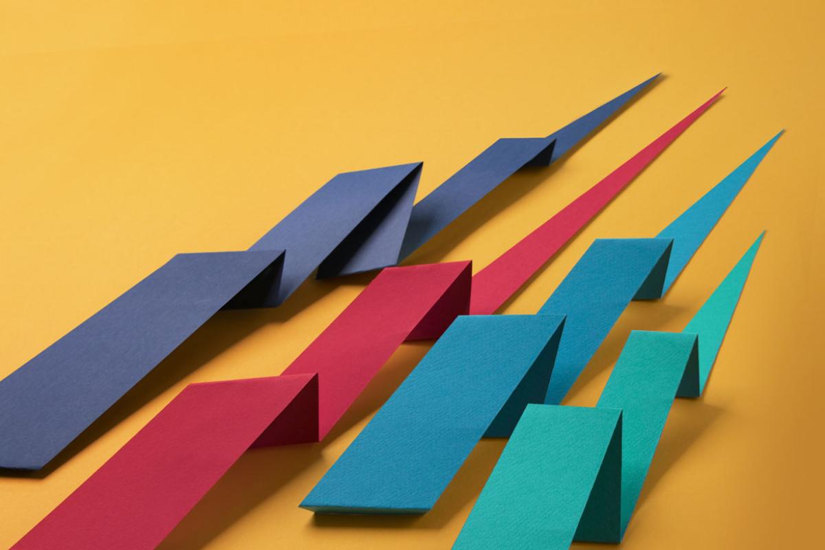 Arrows in different colors placed in rows and bent into zigzags.