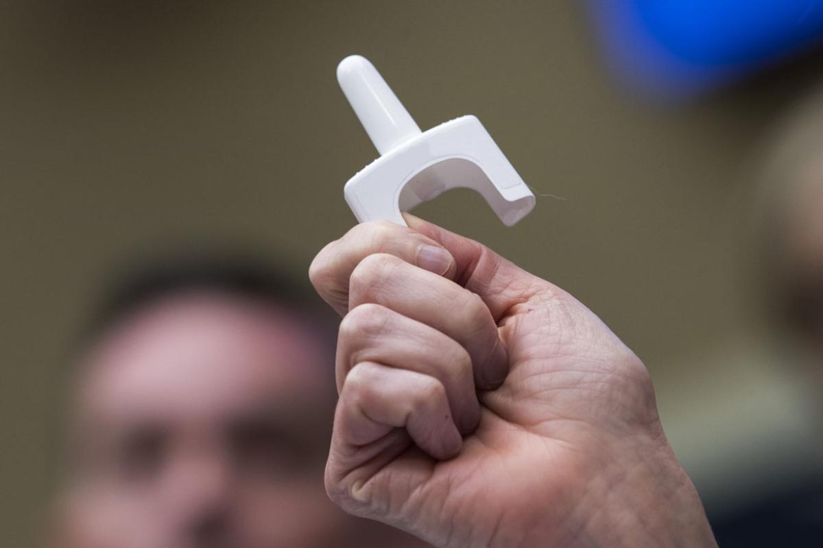 Naloxone spray
