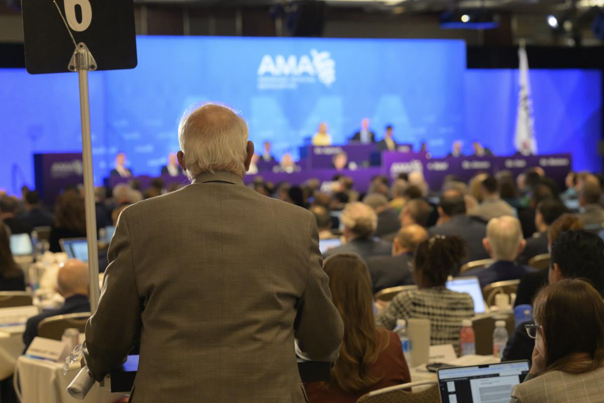Delegate at the podium at the 2025 Annual Meeting of the HOD