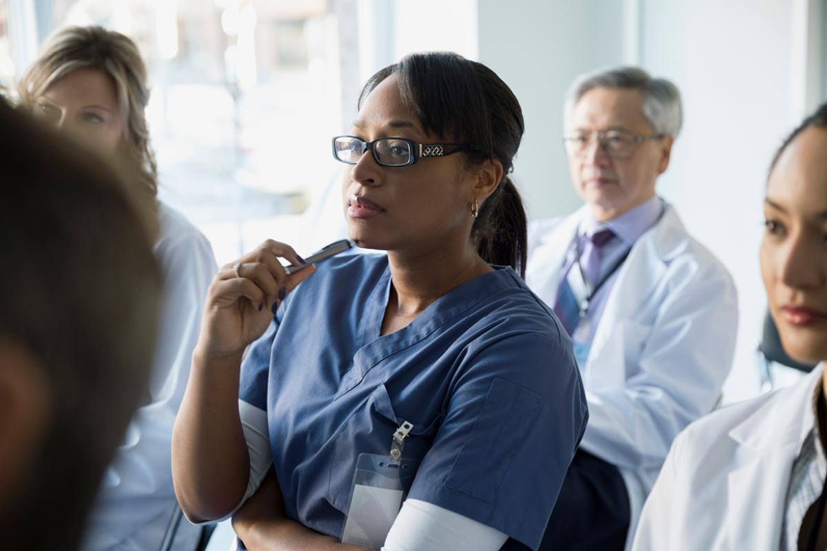 Physicians listen to speaker about opioids.